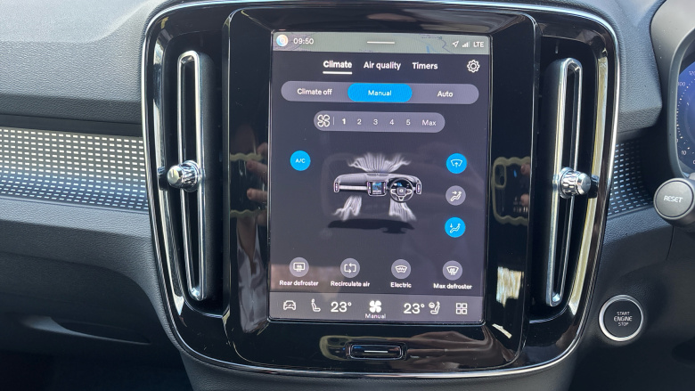 Volvo XC40 2.0 B4P Plus Dark 5dr Auto Petrol Estate